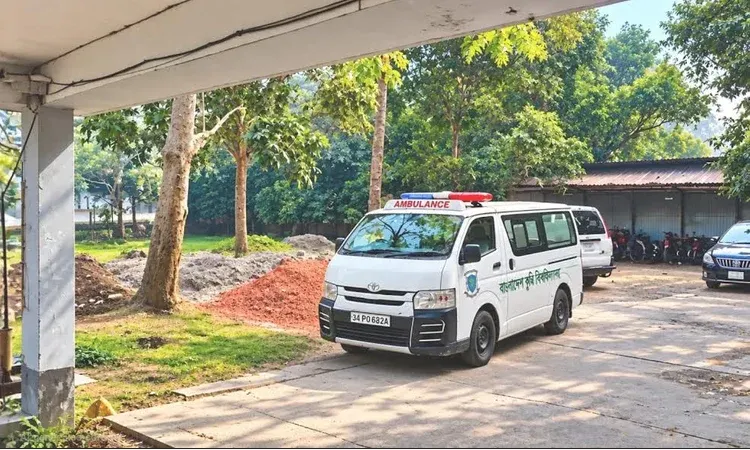 বাকৃবিতে ২৪ ঘণ্টা দুটি অ্যাম্বুলেন্স, রাতে মিলবে জরুরি সেবা
