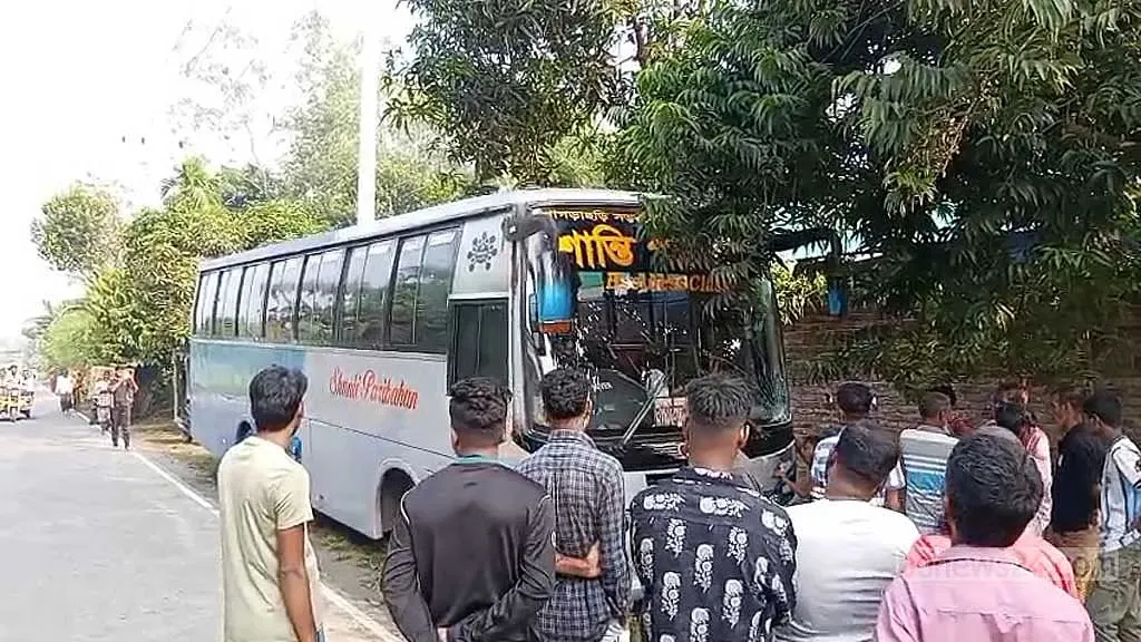 জামালপুরে বাসচাপায় শাশুড়ি-পুত্রবধূর মৃত্যু, আটক বাসের হেলপার
