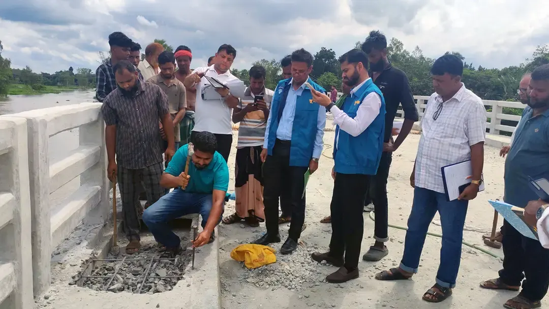 ১০ কোটির সেতুতে রডের বদলে বাঁশ: মাঠে নামলো দুদক, গ্রেপ্তার সাব-ঠিকাদার