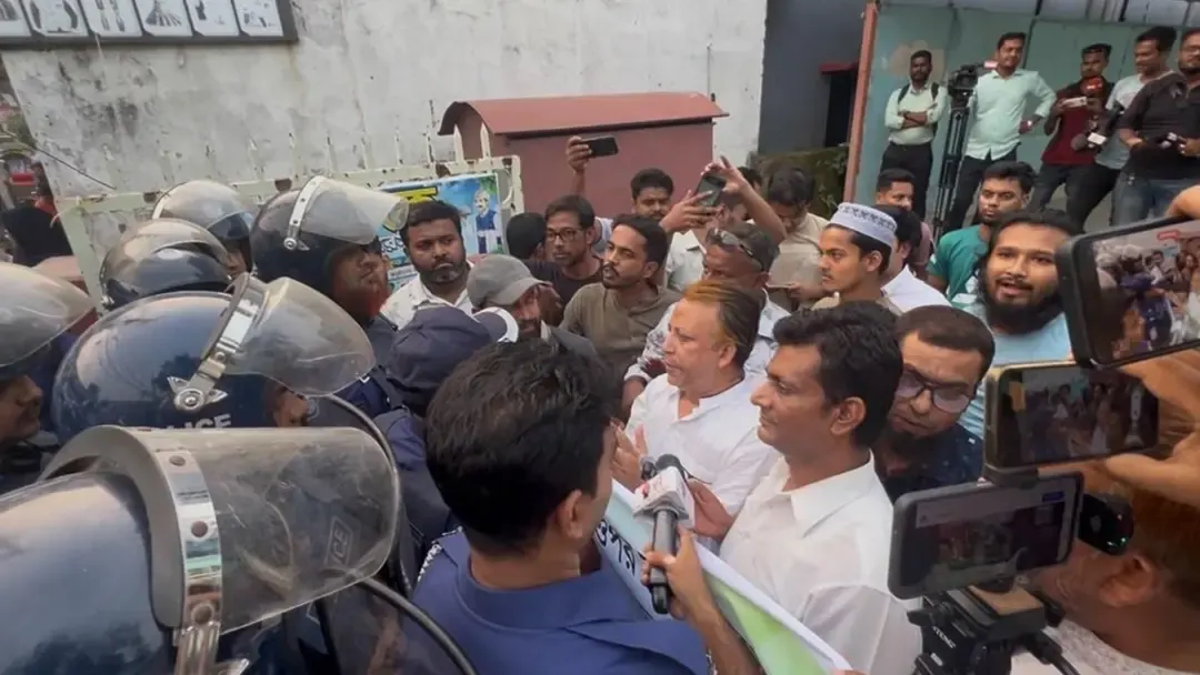 কুষ্টিয়ায় এনসিপির বিক্ষোভ মিছিলে পুলিশের বাধা