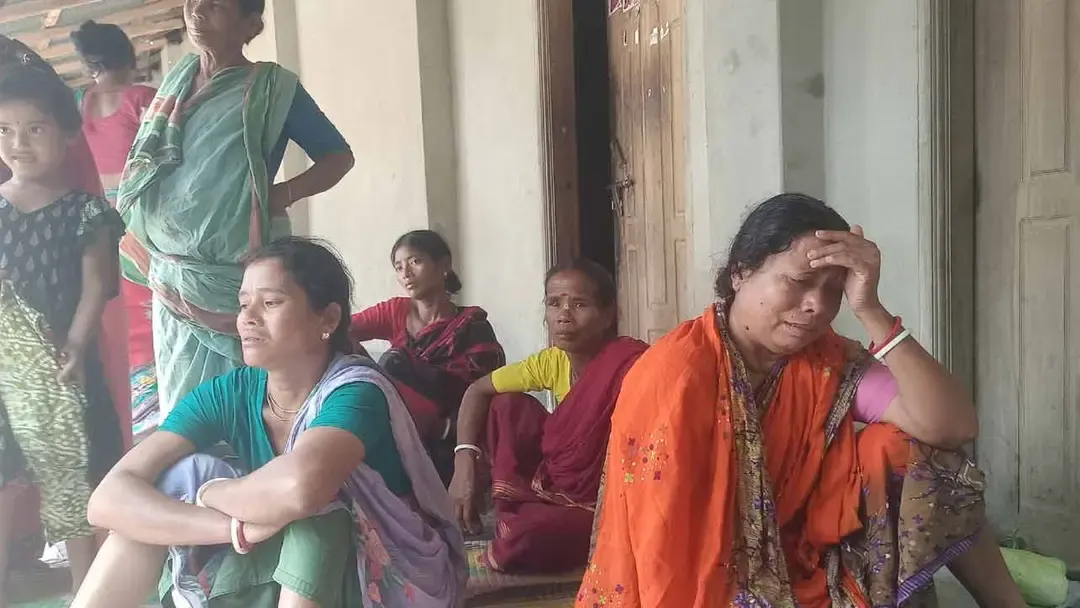 স্বামীর মরদেহের পাশে রাতভর কান্না, সকালে রেললাইনে মিলল স্ত্রীর মরদেহ