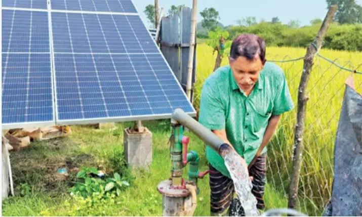 বরেন্দ্রের তপ্ত মাটিতে সূর্যের শক্তি, সৌর সেচে ফিরছে ফসলের হাসি