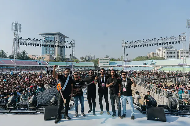 শাটল ট্রেনের সুর থেকে দেশের মঞ্চে—১৮ বছরে তীরন্দাজের সংগীতযাত্রা।