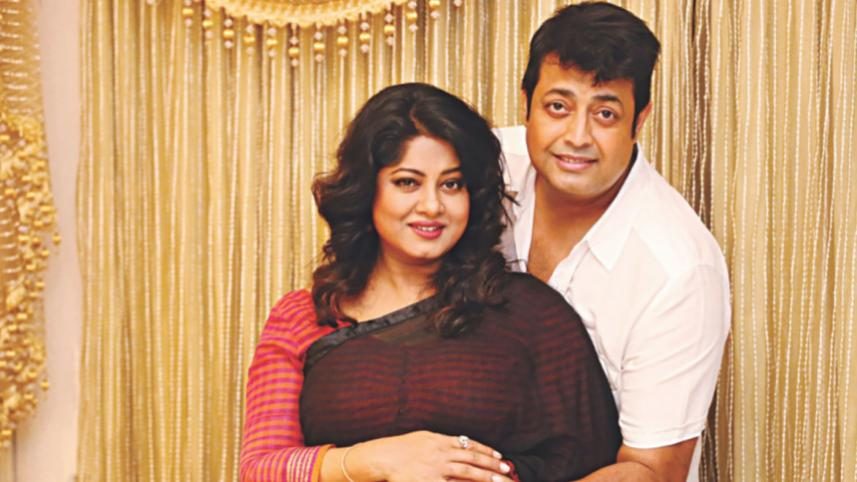 ‘ওদের হয়তো এসব লিখে সংসার চলে’—  মৌসুমী