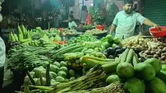 জ্বালানি তেলের দাম বাড়ায় চড়া সবজির বাজার, ভোগান্তিতে ক্রেতারা