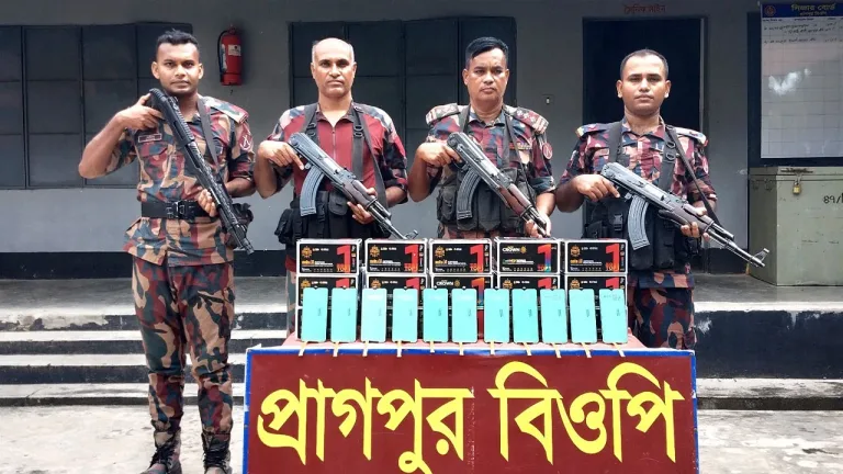 সীমান্তে ৩৪ লাখ টাকার স্মার্টফোনের ডিসপ্লে উদ্ধার