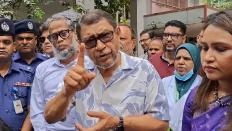 সরকারি হাসপাতালের সামনে ক্লিনিক অনুমোদন বন্ধ