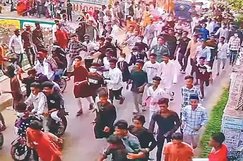 কুমিল্লায় ভয়ংকর রূপ নিচ্ছে কিশোর গ্যাং, নিয়ন্ত্রণে বিশেষ অভিযানের দাবি
