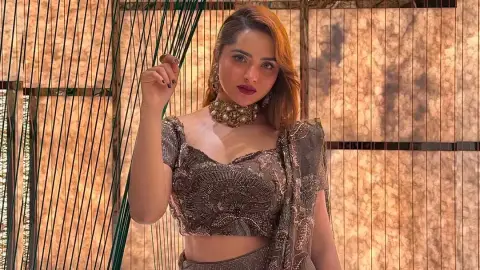 সত্যিই কি নিজের বয়স থামিয়ে রেখেছেন কেয়া পায়েল?