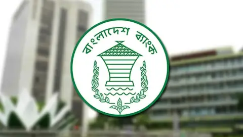 বিদেশগামীদের ডলার কেনার সীমা বাড়াল বাংলাদেশ ব্যাংক
