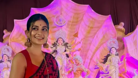 পূজার আনন্দে মেতে উঠেছেন মন্দিরা, দিলেন সম্প্রীতির বার্তা