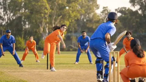 ৮০ ওভারের ম্যাচে এক স্কোরবোর্ডে ছেলে-মেয়েরা