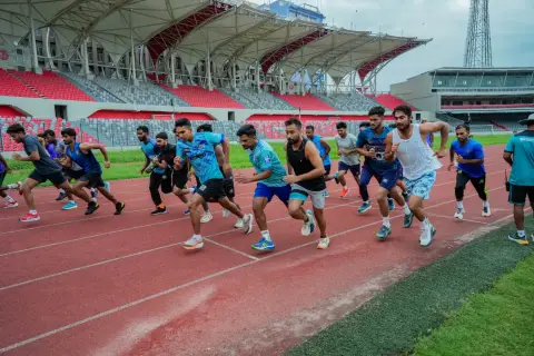 দৌড়াতে দৌড়াতে হাপিয়ে উঠলেও থামার জো নেই ক্রিকেটারদের