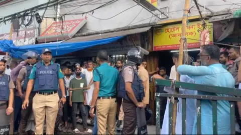 আ. লীগ সন্দেহে জাসদ কার্যালয় থেকে অর্ধশতাধিক আটক