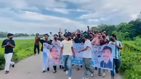জাজিরায় মহাসড়কে নিষিদ্ধ ছাত্রলীগের প্রকাশ্য মিছিল