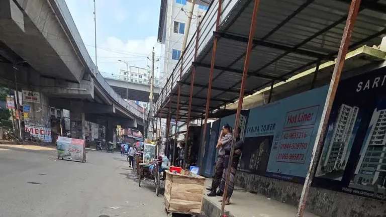 জুম্মার নামাজের পরপরই মালিবাগে ককটেল বিস্ফোরণ।