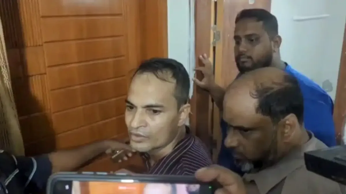 নারী সহ সাবেক ওসি আটক, ধরিয়ে দিলেন ষষ্ঠ স্ত্রী।