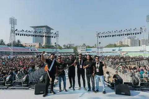 শাটল ট্রেনের সুর থেকে দেশের মঞ্চে—১৮ বছরে তীরন্দাজের সংগীতযাত্রা।