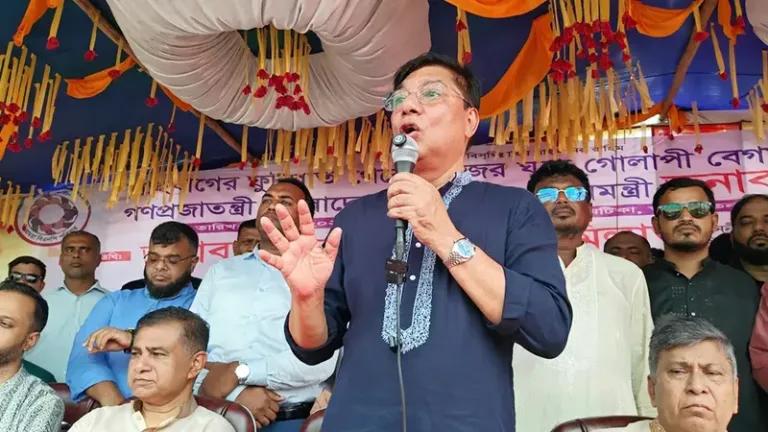 দেশে ফিরলেই শেখ হাসিনাকে হাতকড়া পরিয়ে রিসিভ করা হবে: বিমানমন্ত্রী