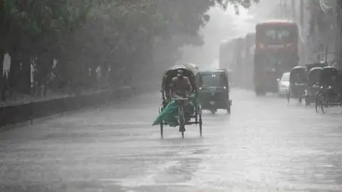 নিম্নচাপের প্রভাবে বাড়তে পারে বৃষ্টি, কমবে তাপমাত্রা