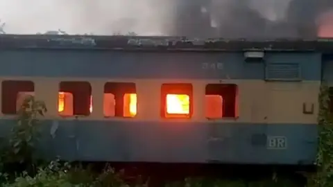 চট্টগ্রামে ট্রেনের পরিত্যাক্ত বগিতে আগুন
