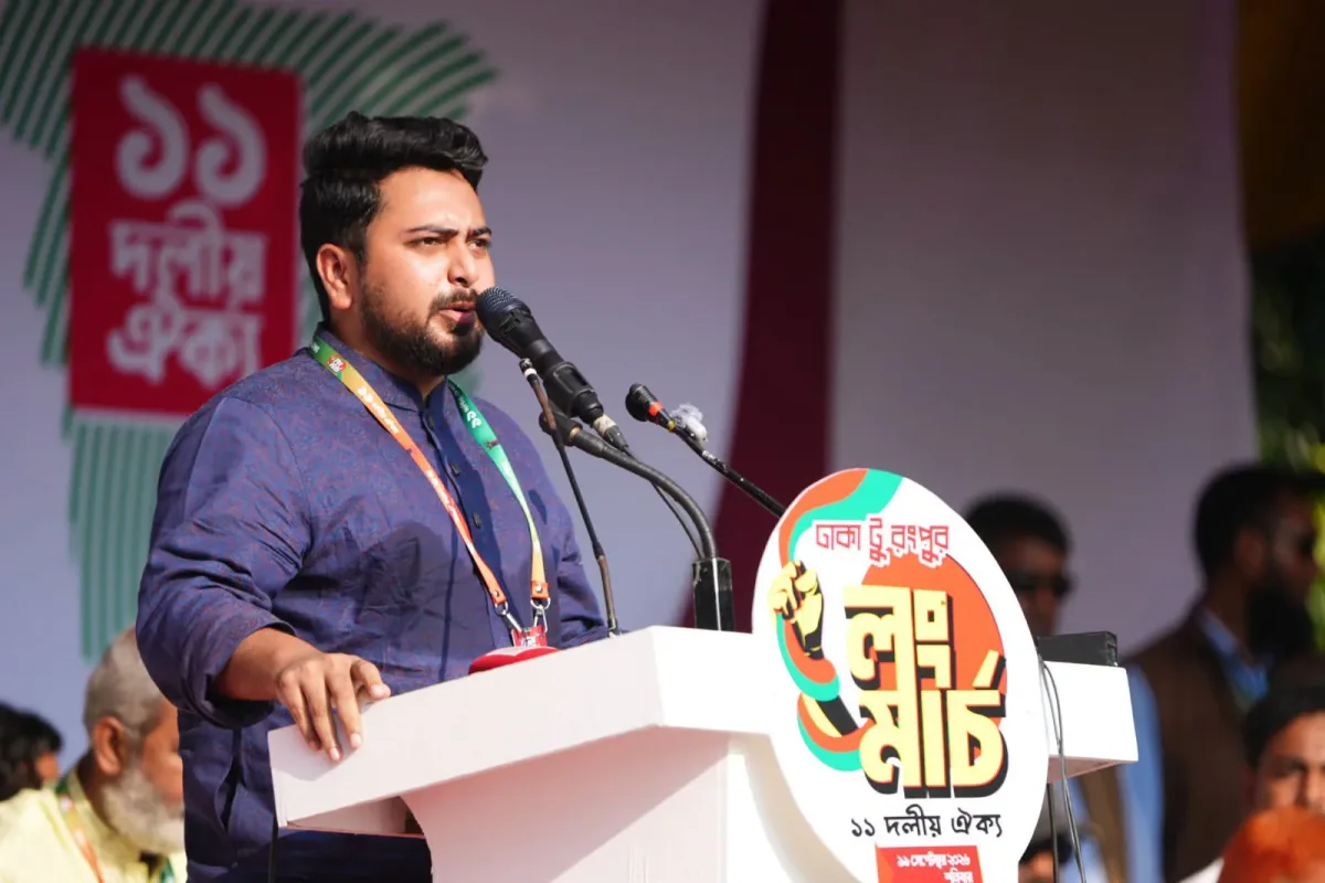 হেলিকপ্টারে দেশ ছাড়বেন, নাকি সম্মানের সঙ্গে পদত্যাগ করবেন