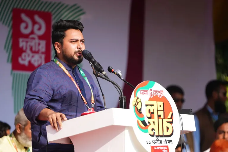 হেলিকপ্টারে দেশ ছাড়বেন, নাকি সম্মানের সঙ্গে পদত্যাগ করবেন