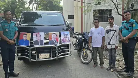 চট্টগ্রামে নিষিদ্ধ আওয়ামী লীগের ব্যানারে মিছিলের চেষ্টা: আটক ১০-১২ জন