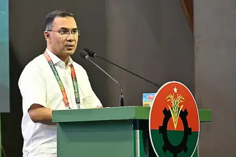 চট্টগ্রামে বিএনপির নেতা-কর্মীদের যে বার্তা দিয়ে এলেন প্রধানমন্ত্রী তারেক রহমান