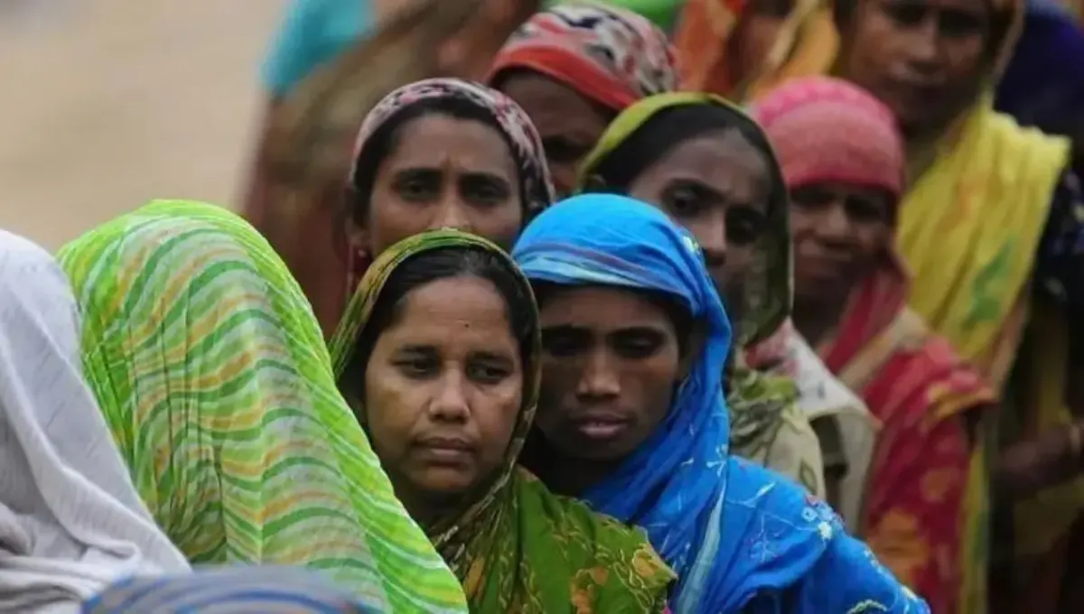 দেশজুড়ে অর্থনৈতিক ধস, দারিদ্র্যসীমার নিচে যাচ্ছে ছয় কোটি মানুষ