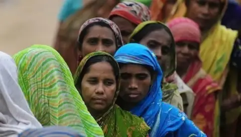 দেশজুড়ে অর্থনৈতিক ধস, দারিদ্র্যসীমার নিচে যাচ্ছে ছয় কোটি মানুষ