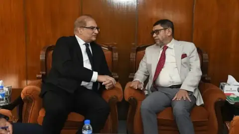 স্বাস্থ্যমন্ত্রীর সঙ্গে পাকিস্তানের হাইকমিশনারের বৈঠক