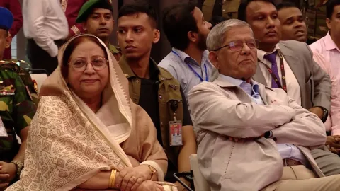 রাষ্ট্রপতির চোখে জল, জাদুঘরে ফুটে উঠল জুলাইয়ের স্মৃতি সাথে ছিলেন সধর্মিণী