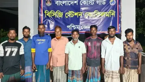 গভীর সমুদ্রে ফিশিং বোটের ইঞ্জিন বিকল, ৮ জেলেকে জীবিত উদ্ধার করল কোস্ট গার্ড