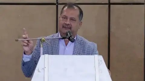 সেবা পেতে সরকারি দপ্তরে যেন ঘুরতে না হয়: জহির স্বপন