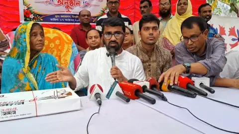 মিশনের মায়ের হাতে নিয়োগপত্র তুলে দিলেন রাশেদ খাঁন