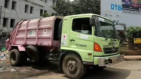 সিটি করপোরেশনের ময়লার গাড়ির চাপায় নারী নিহত