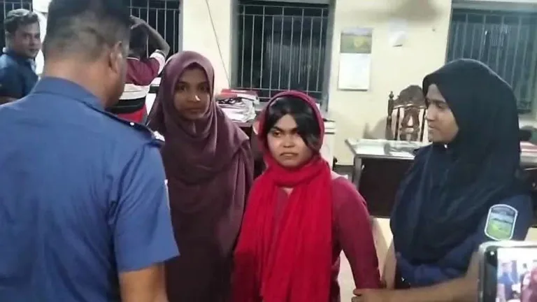 এনছিপি নেত্রী গ্রেপ্তার টাকার বিনিময়ে ফ্যামিলি কার্ডের প্রতিশ্রুতি