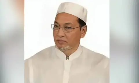 মালয়েশিয়া সফর শেষে দেশে ফিরেছেন চিফ হুইপ নূরুল ইসলাম মনি