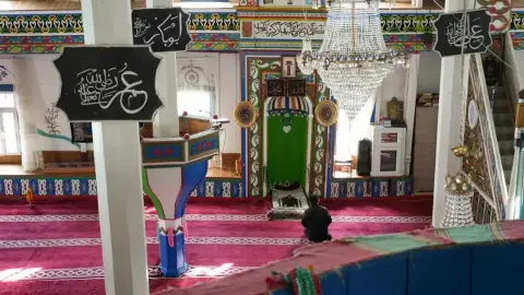 অযত্ন-অবহেলায় হারিয়ে যাচ্ছে জর্জিয়ার ঐতিহাসিক কাঠের মসজিদ