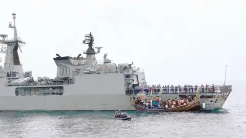মালয়েশিয়া পাচারের ভয়াবহ ফাঁদ: সাগরে মৃত্যুঝুঁকি থেকে ৬৫ ভুক্তভোগীকে বাঁচাল নৌবাহিনী