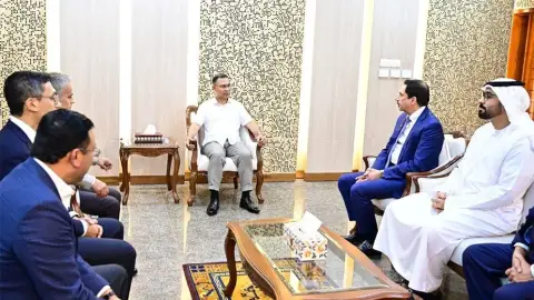 প্রধানমন্ত্রীর সঙ্গে ডিপি ওয়ার্ল্ড চেয়ারম্যানের বৈঠক