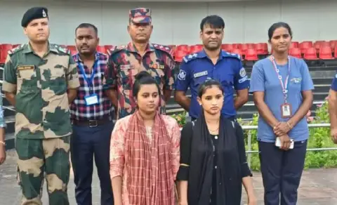 দুই বছর পর দেশে ফিরলেন ভারতে পাচারের শিকার দুই তরুণী