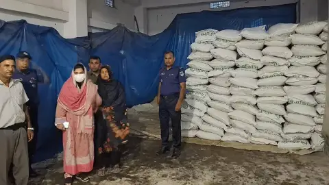 অবৈধভাবে ৪০৩ বস্তা সার উদ্ধার ভ্রাম্যমান আদালতের মামলা